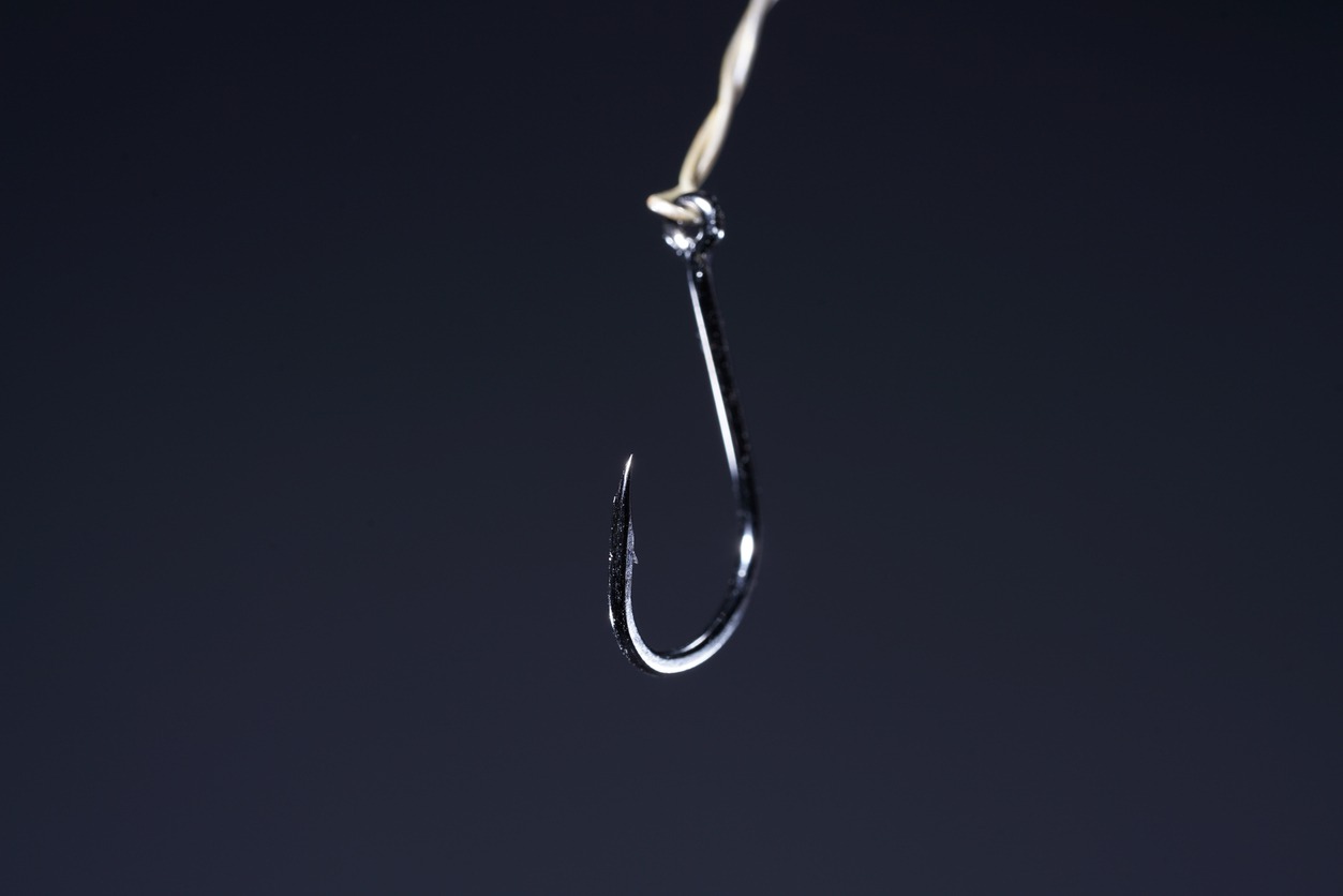 fishing hook made of forged steel with re-sharpening especially pointed and sharp