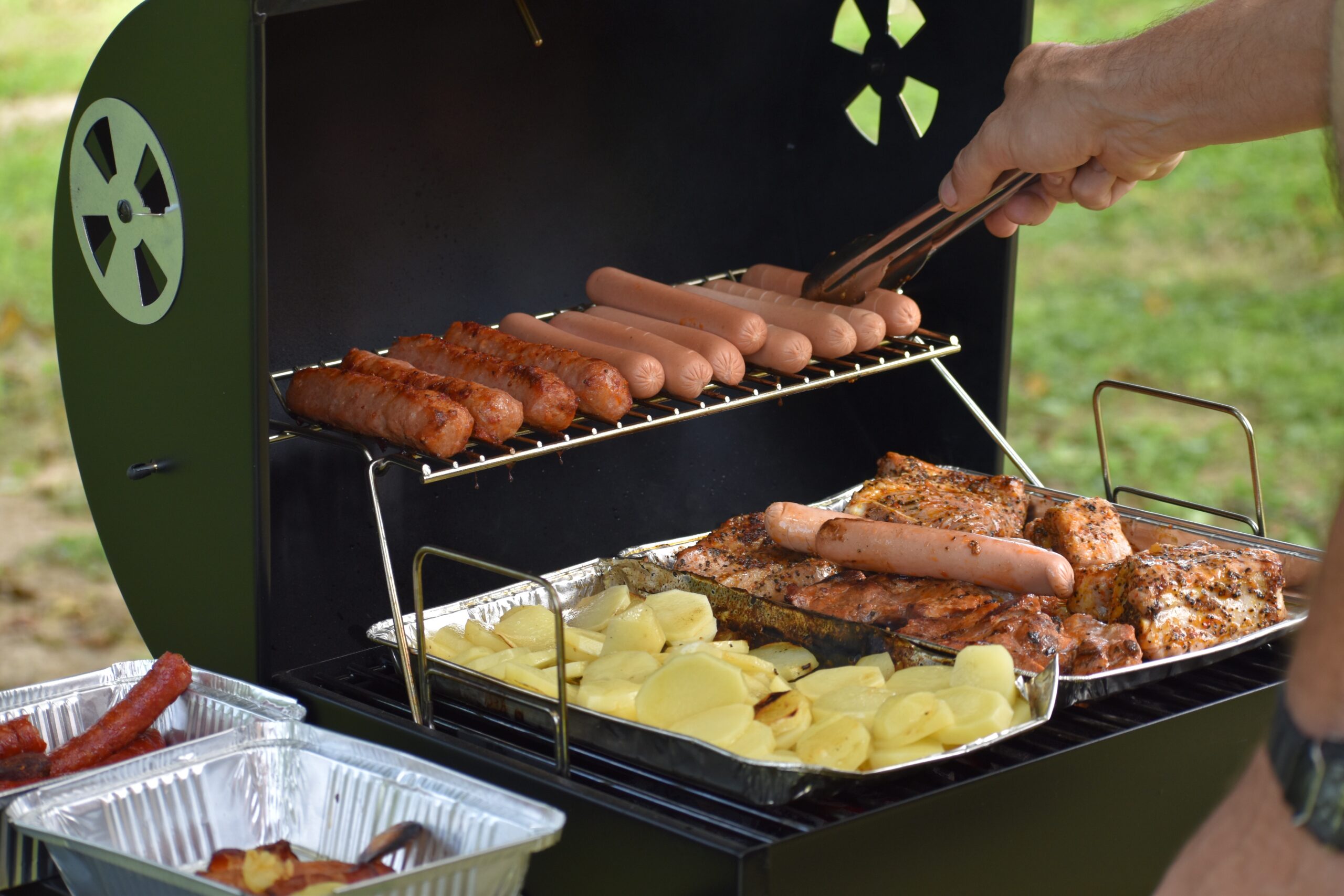 hotdogs-in-the-griller