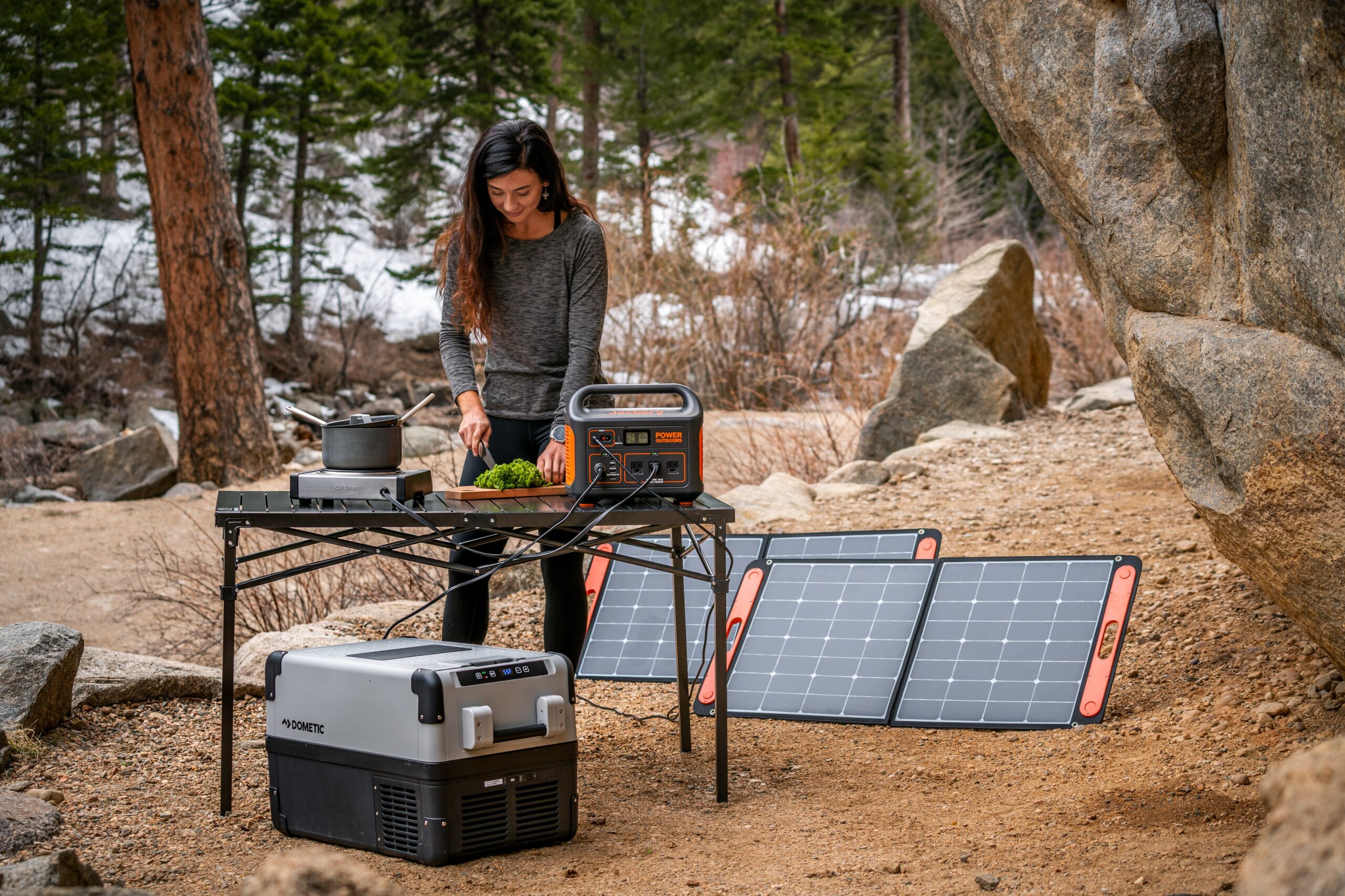woman-cooking-with-solar-powered-oven